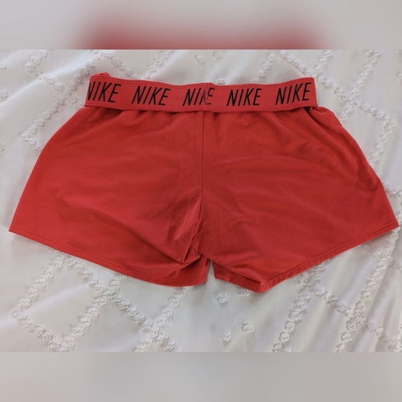 Never worn Coral Dri-Fit Nike shorts - Picture 2 of 5